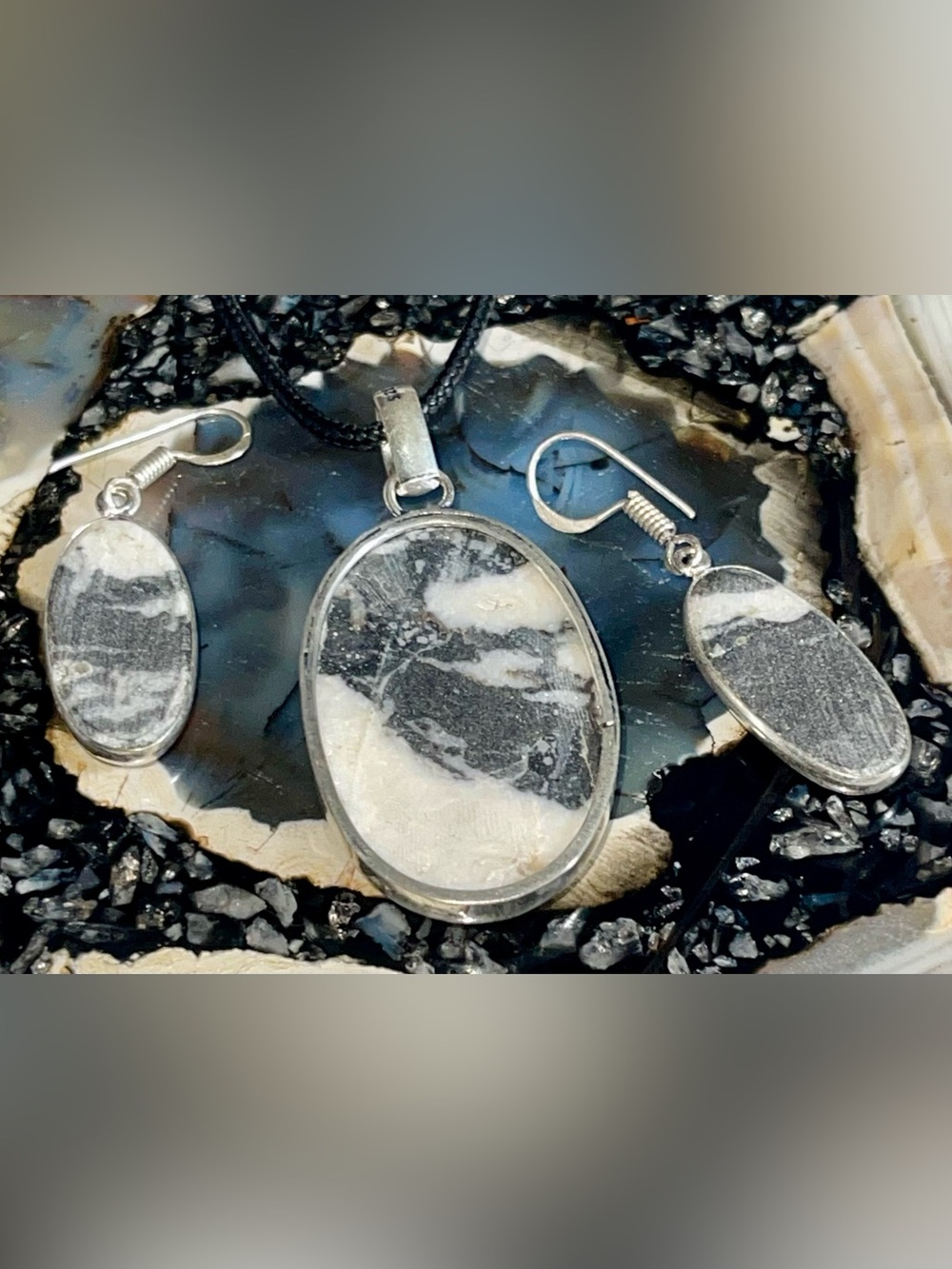 White Buffalo Turquoise Pendant & Earrings Set - Picture 15 of 17